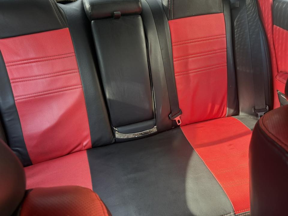 السلام عليكم جارجر 2013 اصل مكينه 3600حادث جاملغ و وبنيد وبيها مكانات صبغ ابيع حزام سياره جاهزه من كلشي سياره جديده معنه كلمه السعر 140وبيها مجال ترهم مراوس العنوان البصره رقم *********** بي واتساب
