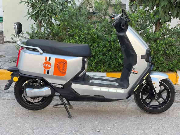 (مستخدم -) 🚨🔥 دراجة الريان RAYAN – وحش الكون من شركة TAILG العالمية 🔥🚨
📍 مستخدمة شي قليل جدا وضعية  الشركة – نظافة وكالة 💯

⚙️ المواصفات الفنية:
🔋 بطارية كرافين كاربون جل 35 أمبير / 72 فولت
⚡ محرك ملف 2000 واط – سرعة حقيقية 80 كم/س
🚀 مدى حقيقي 80 كم
🖐️ بصمة عدد 2 + تشغيل عن بُعد
🔒 جهاز إنذار ضد السرقة
🛑 بريك دسك + دهن ديلات هايدروليك ناعمة جداً
🪶 قيادة ناعمة ورزينة جداً على الطريق
💺 كشن سياحي واسع لشخصين + مساحة تخزين كبيرة تحت الكشن
🛞 إطارات 12 / 90 / 90
💡 إشارات LED أمامية وجانبية + إشارة رباعية
🔁 إمكانية الرجوع للخلف (R)
🔋 نظام TTFR لإعادة الشحن عند استخدام البريك
✅  البطارية 6 مسطرة 
ملاحضه ملاحضه الدراجة زيرو
📦 الحالة: جديدة بالكامل

للاستفسار الاتصال/ 

***********

العنوان بغداد الاعظمية
