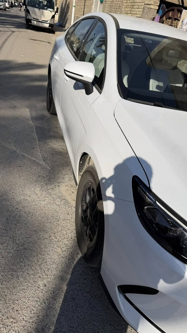 السلام عليكم
سيل فايف موديل 2025 للبيع

ماشية 2500 كيلو رقم بغداد 

حساسات وكامرة خلفية

اوتو هولد

بصمة ابواب وتشغيل

تشغيل عن بعد

مقاعد جلد 

لايت LED 

لد نهاري LED

بك لايتLED

3 انضمة قيادة 

مانع تزحلق

مثبت سرعة

شاشة

وياها شاحنة ومثلث وفوم

 صار بيها طخة بالباب عكس السايق موضح بالصورة

وشخط بالدعامية هم بالصورة الباقي مكفول مابيها اي ملاحظة

السعر 18500 

***********
