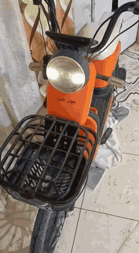 السلام عليكم دراجة للبيع جديدة بس بطارياتها ناشفات عوزهن ماي بالفين دينار قيم واخذ ***********
