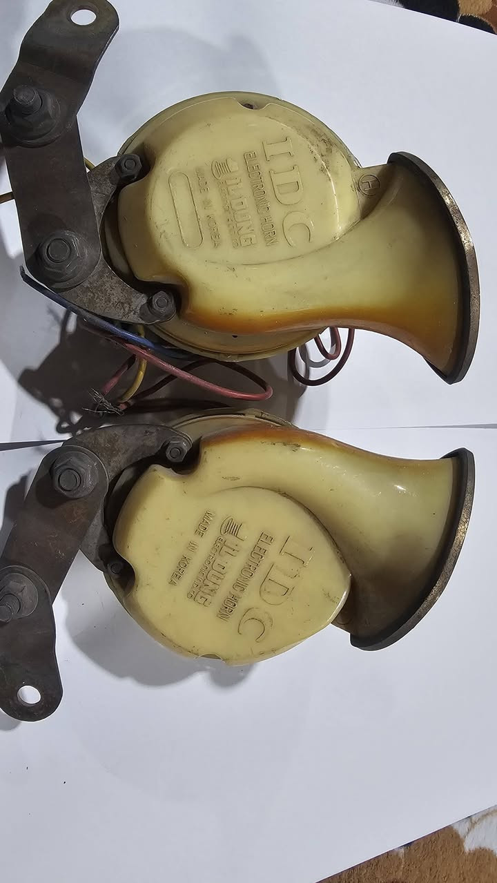 اخوان سلام عليكم عندي هاي هورنات بوش عدد ٥ اثنان اصلي والباقي ما اعرف صناعتهن وهذا طاط كوري اصلي اربع دكات بي للبيع اتصال ***********
