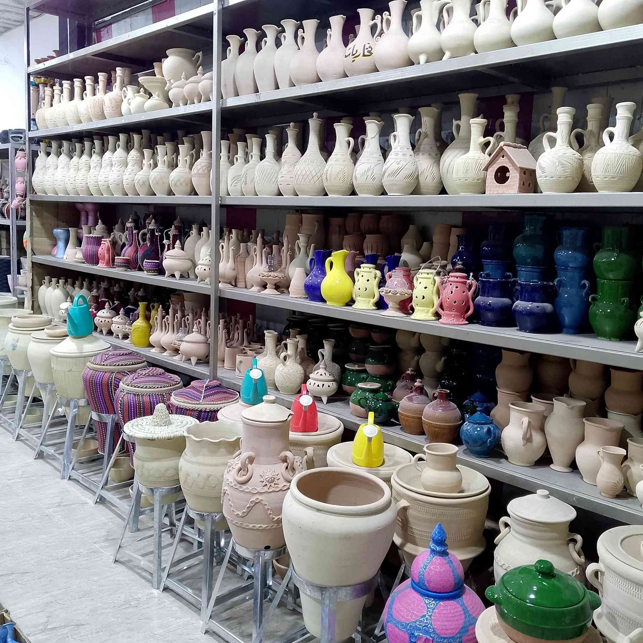 يوجد لدينا كافة الفخاريات والتراث القديم عنوان المحل الجديد هيت شارع سعيد الجباوي او شارع المصرف توصيل داخل هيت مجاني بمناسبة شهر رمضان المبارك رقم الهاتف ***********
