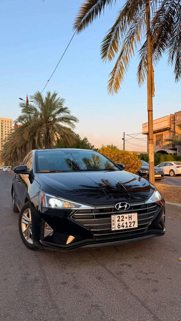 للبيع ألنترا 2020 بدون ايرباك
مكينة 2000 دووش مكفولة من كولشي 
كير محور AT يعني أنسه تعطل
ماشية 60 الف ميل حقيقي 
حادث السيارة مرفق بيها بس الجاملغ الخلفي ضرر بسيط
فقط حادث امريكا و بالعراق صار بيها حالوب ناعم 
بالقمارة و كم وحدة بالبنيد و الصندوق 
بجم كبس على وضع الشركة 
السيارة جاهزة من كل النواحي و جديدة كلش
تخم تاير و صدر و تبريد و دهن كله جديد
شادلها لايت زنون كلش قوي
السيارة متصرف عليها ربع 
رقم و هزة و سنوية كله جديد

سعر السيارة 119 ورقة و بيها مجال بسيط
ماكو انسب من هيج سعر

مكاني بغداد السيدية 
***********
