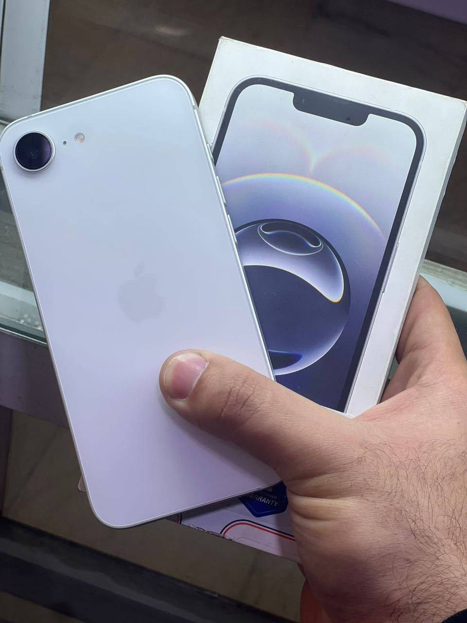 سلام عليكم 
ايفون 16e
لون ابيض ضمان ABM
مستخدم قليل مشحون 15 مرة 
كيبلة بعدة ممفتوح الجهاز نضافة كدام عيونكم سعرة 870 وبي مجال ، تواصل ***********
