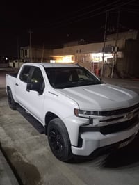 للبيع سلفرادو ٢٠٢٠ حادث جاملغ وبنيد سعره ٢٣٠  ٠٧٧٣٨١٧٦٢١٢