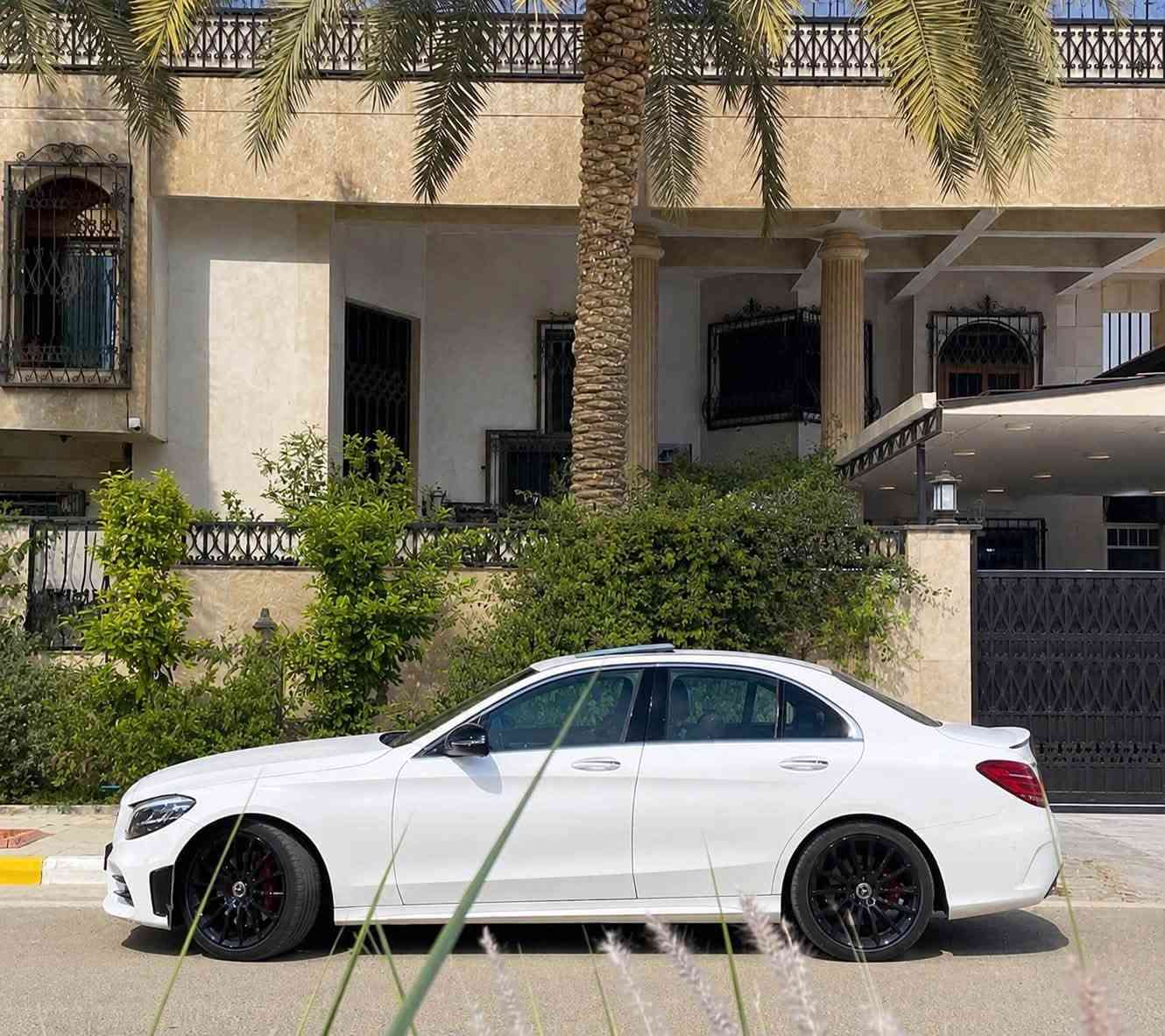 للبيع – Mercedes-Benz C300 موديل 2018
✨ سيارة نظيفة جداً، استخدام شخصي واهتمام عالي، جاهزة للاستخدام مباشرة.

المواصفات:
 • موديل: 2018
 • الفئة: C300
 • فل مواصفات
 • بدون صبغ 
حادثها جاملغ  وبنيد 
 • محرك وجير وشاصي بحالة ممتازة
 • السيارة لا تحتاج أي مصروف

📍 الموقع: بغداد – البياع

💰 السعر: 20,700 دولار قابل للتفاوض بالمعقول بعد المعاينة.

للاستفسار أو حجز موعد للمعاينة، يرجى التواصل على الخاص
***********
