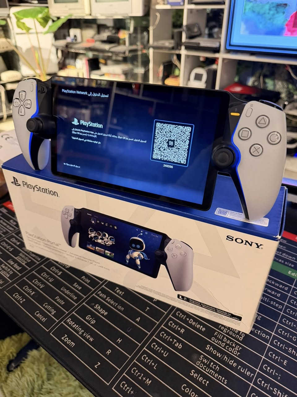 السلام عليكم جهاز بلي 5 بورتال استخدام كلش قليل زلغ مابي ب كارتون كامل ملحقاته يستخدم مع ال بلي5 او اشتراك شهري مكان بغداد سعر 220 بي مجال
للاتصال ***********
