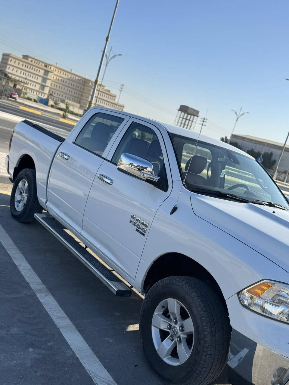 السلام عليكم
رام 1500كلاسك 
2022
رقم بغداد دولي إب اسمي سنويه أو هزه جدد 
حادث جاملغ أو بنيد   
ماشيه19الف  حقيقي 
مواصفات SLT
جلد 
نيكل كامل سياره 
كأمره 
جام اوتو 
تبريد قطعتين ثلج 
‏4WD
بعد بيهه أهواي مواصفات 
تخم تاير جديد حداديه جديده 
السعر230 بيه مجال
مكان السياره كربلاء 
للسفسار اكثر***********
