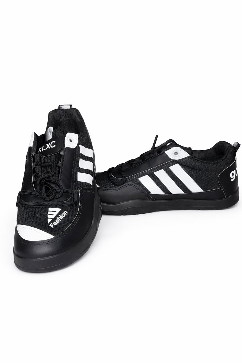 سلام عليكم احذية ماركة وخفيفة كل قطعه ٨وقطعتين ١٥ للحجز الاتصال على الرقم ***********
