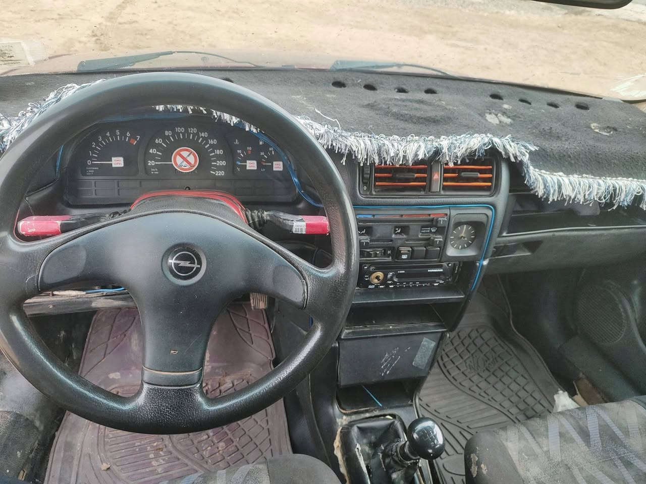 اوبل فكتره موديل 92 حجم 18 محرك كير شرط انطيك 
رقم نينوى  سنويه عضم عاج 2027 
شرط الوكاله والتحويل صبغ جماليه
السياره حلوه وگاعده السعر 35 وبيها مجال شي  *********** العنوان مخمور قريه جديده
