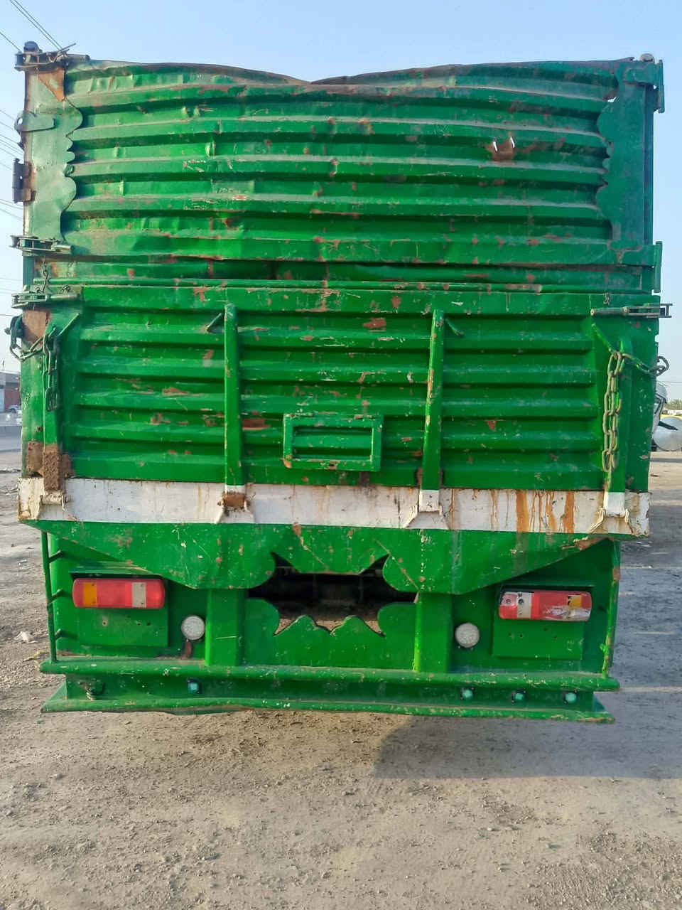 سلام عليكم عربانه للبيع اربع دنكير 2صيني و2 سرابس شاصي 16 حدادي لا كسر ولا فطر مكانه بغداد سعر 95 وبيه مجال  ***********
