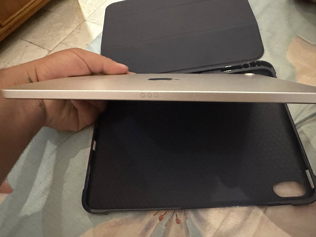 ipad10
جديد كلش استخدام قليل
ذاكرة 64
ملحقات كاملة 
شاحنة 
كڤر
والباكيت 
السعر 350 بي مجال بسيط
واتساب ***********
