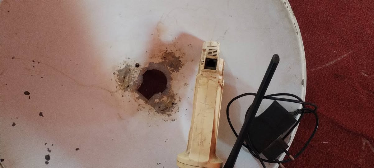 شبكه انترنيت باور بيم شغاله وعل فحص وكعت من الهوه وانكسرت القاعده وصمغتهه واشتغلت ما بيهه شي هيه وراوترهه مكاني ديوانيه سنيه رقمي *********** سعرهه 50 الف
