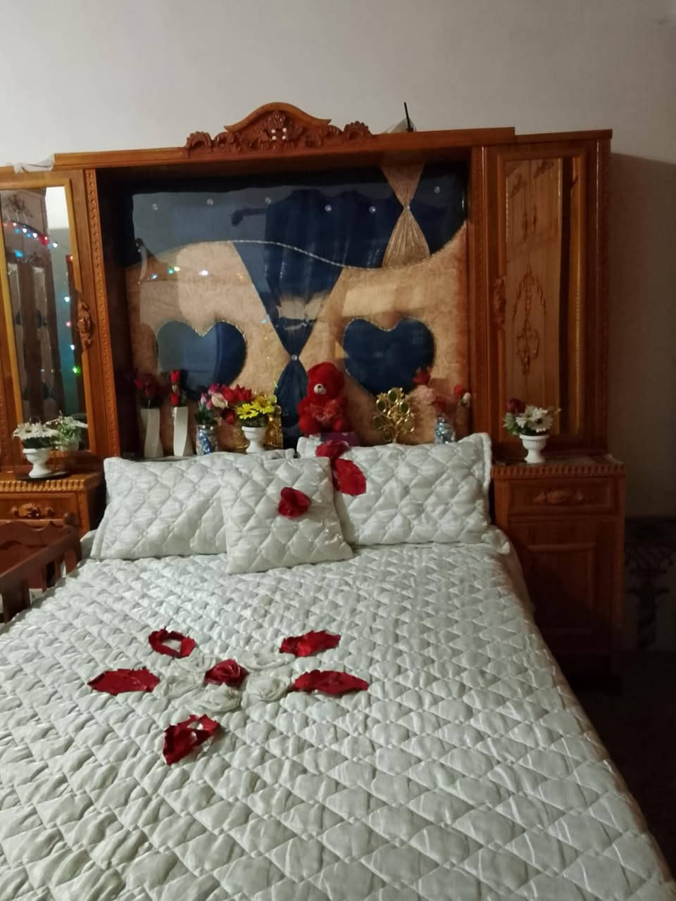 السلام عليكم غرفة أخشاب مع سليمانيه للبيع النضافه فول كما موضح بالصور السعر مراهم عالشوف/***********
