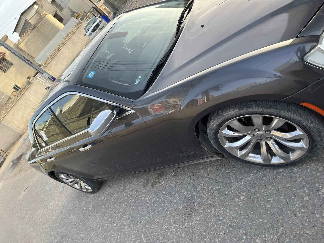 اوباما موديل 18 معلايه 22 السياره شوفه عينك ماشيه 38 الف ميل السيارة مابيها نواقص شغل واطلع وسونارها منزله هنا كدامك شوفه وشوف السياره شنو بيها بس اكلك على شغله مكتوب بالسونات طخه ورا باب الصدر هاي رصعه خفيفه وحادثه جاملغ الامامي يمين والبنيد 
السعر 180 وبيها مجال 
للتواصل ***********
