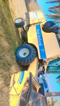 🔹 حاصدة زراعية للبيع – موديل 2014 🔹 • رقم أربيل (تحويل أو وكالة) والما...