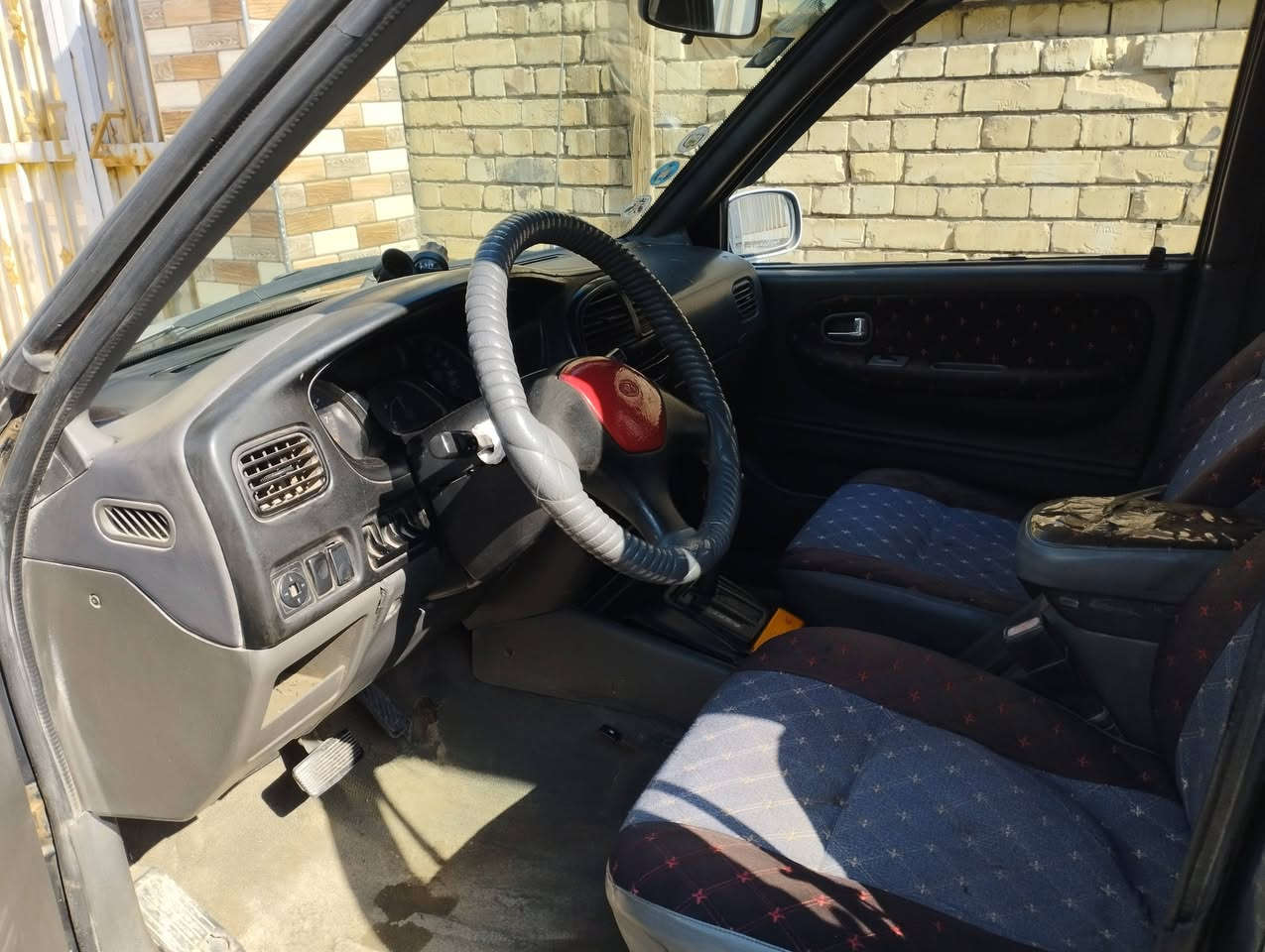 كيا سبورتج 2001 شاصي طويل مكينه 2000مسكر كير اوتو محور. مال ونجي رقم بغداد رباعي بااسمي للبيع او المراوس ***********
