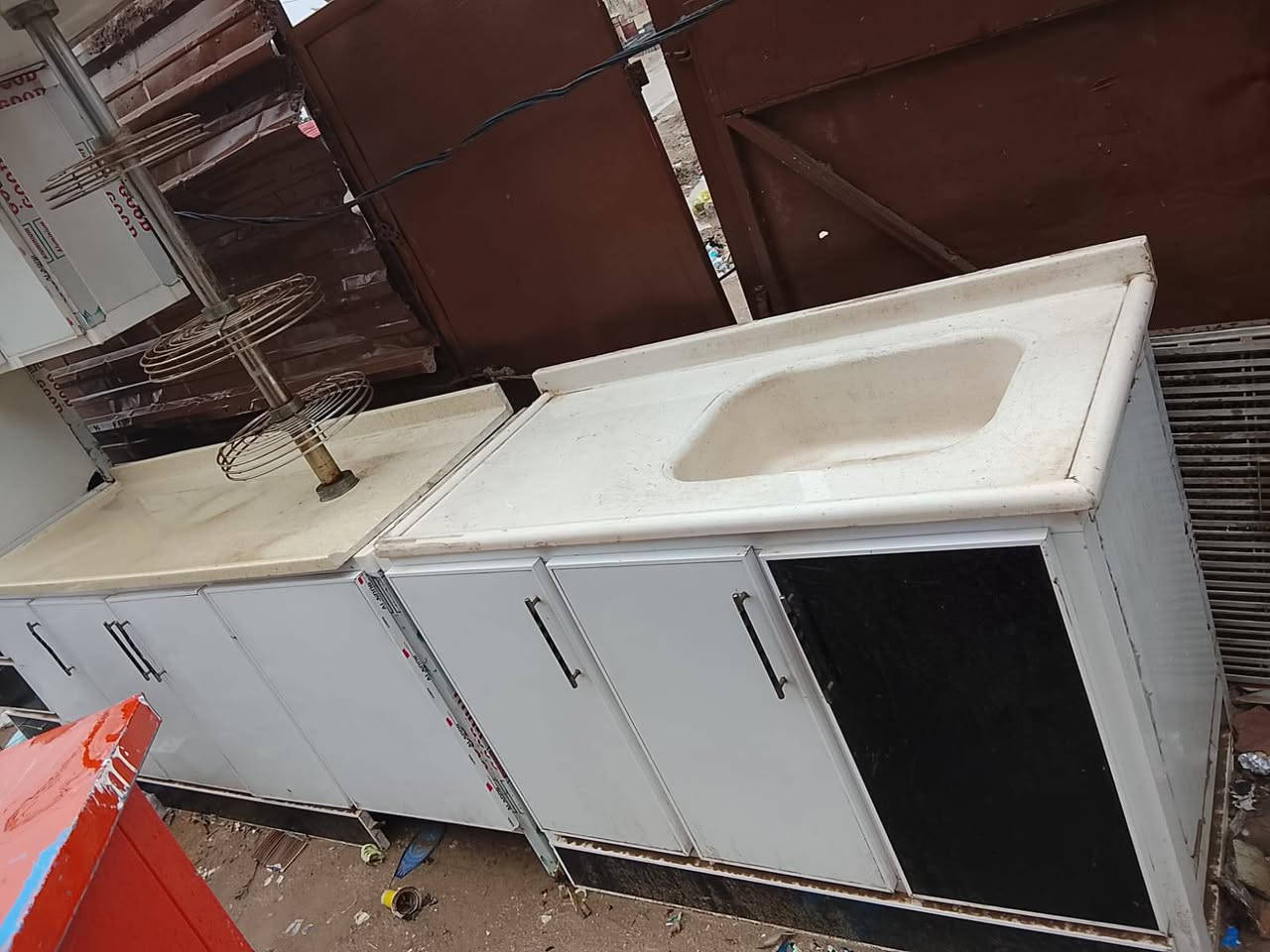 كاونتر 
مترين ونص مرمر نضيف كلش مع سنكي متر ونص مرمر تركي البيع التواصل خاص *********** ديوانية بي واساب
