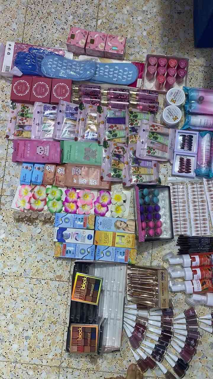 بنات شلعه مكياج وعنايه ومقشرات ومعطرات كلشي اكو العدد من 200 الى 250 قطعه كلشي بي وكله نضيف وجديد ♥️♥️


**إذا كنت صاحب هذا الإعلان وتريد حذفه لأي سبب، رجاءا أرسل رسالة إلى الدعم الفني**
