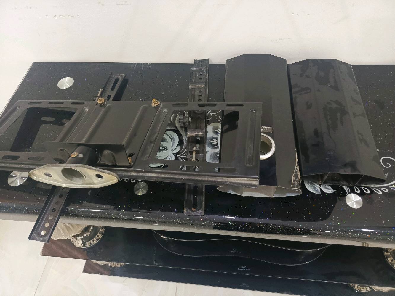 ميز بلازما نظيف جدا سعره ٢٥ ألف 
العنوان الكوت / السياسين
