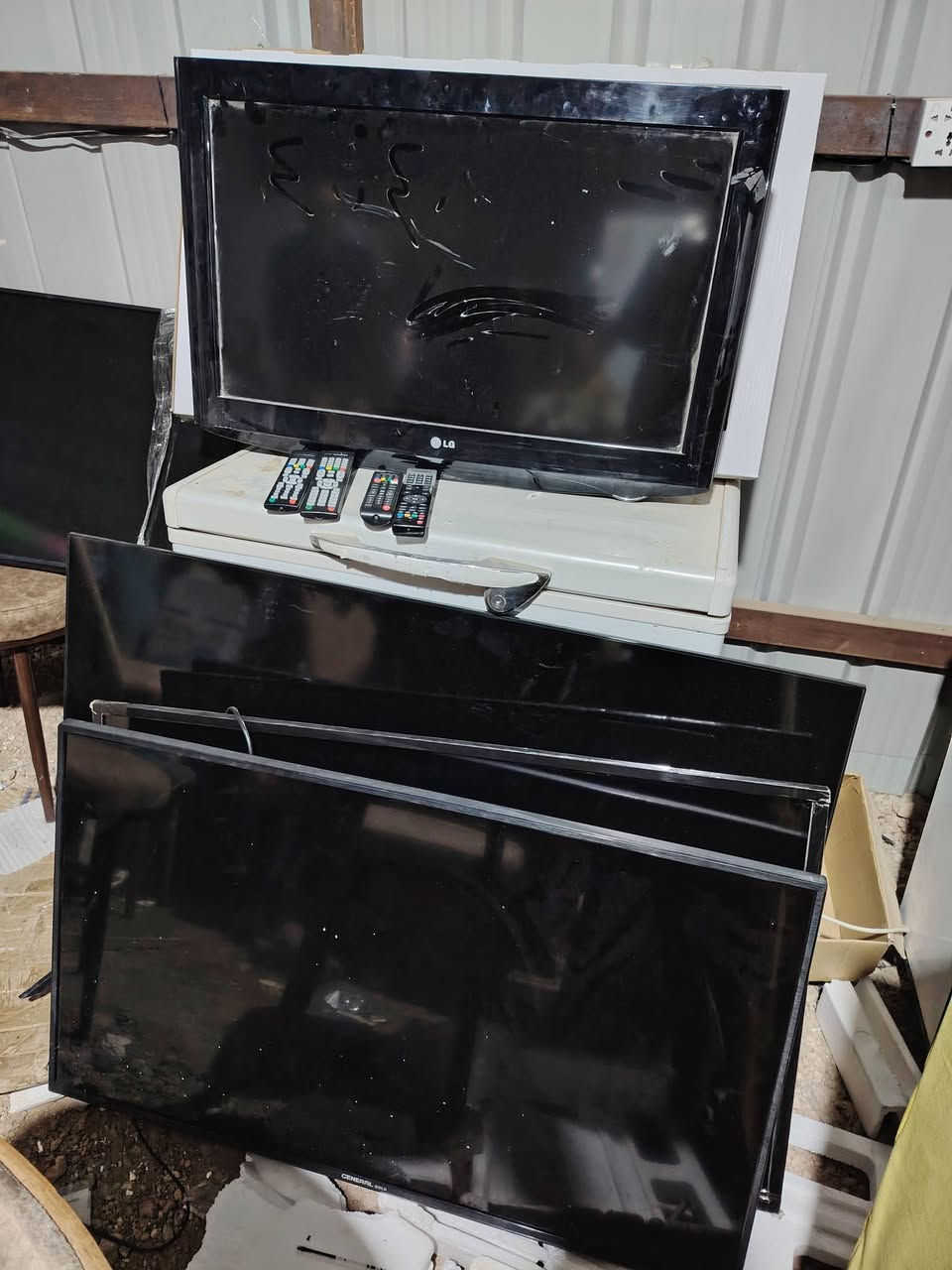 لبيع وشراء الأثاث المستعمل والجديد ومراوس كاطون مدخل الرازي شارع السايدين قرب المجسر مقابيل الملعب نشتري كافت الأثاث المنزلي ولمكتبي وغرف نوم تركي صاج عراقي للاستفسار هاتف وتس اب ***********
