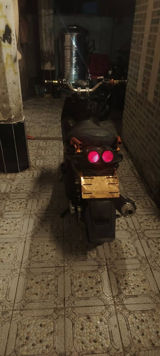 سلام عليكم ورحمة الله سكنس جبلي نوزل مكينه بلاد مامفتوحه دراجه خرسه كهربائيات كلها شغاله مابيها نقص اكلوب مابيها كله شغال شلعه ومعدل تاكل الكاع رايدها ٦٧٥ بيها مجال قليل *********** مكاني حصوه
