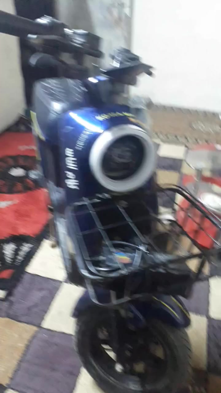 سلام عليكم شباب دراجه شحن موديل 2025 دراجه جاهزه وجديده كلش كهربائيات نشرات كله شغال مكاني بصره جبيله *********** واتساب فقط
