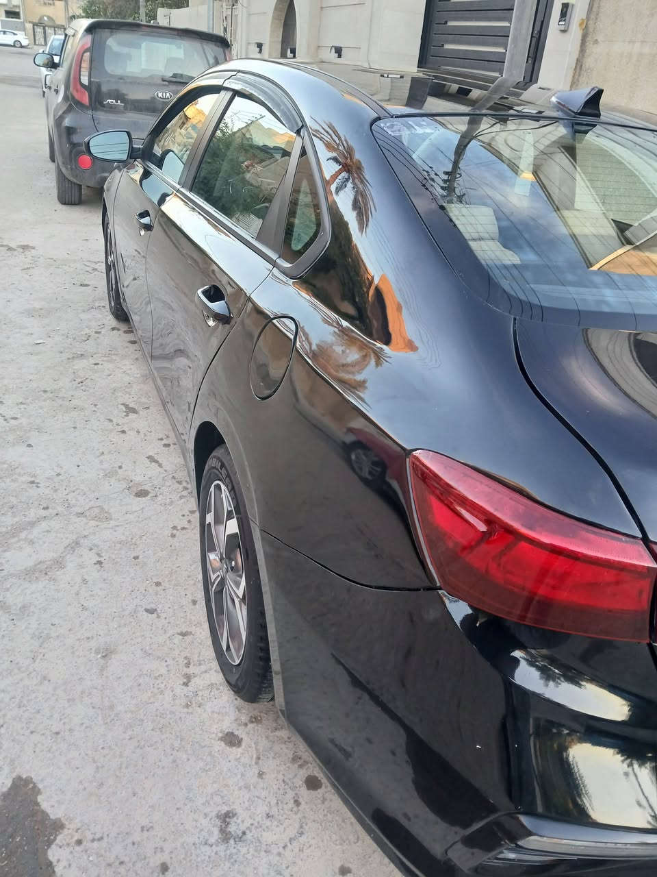 السلام عليكم كيا فورتي وارد امريكي موديل ٢٠٢٠ ماشيه ٥٢ميل رقم اربيل تريد وكاله تريد تحويل مضمون حادث امريكا بالصور اوبيها حادث بالعراق جاملغ خلفي قطعه وحده صبغ بدو لاحوض ولا لغد ولا شاصي يعني السياره قطعه وحده صبغ كير اومكينه بلادي ممفتوح برغي بيها مكان السياره بغداد حي الاعلام الاتصال على الرقم ***********
