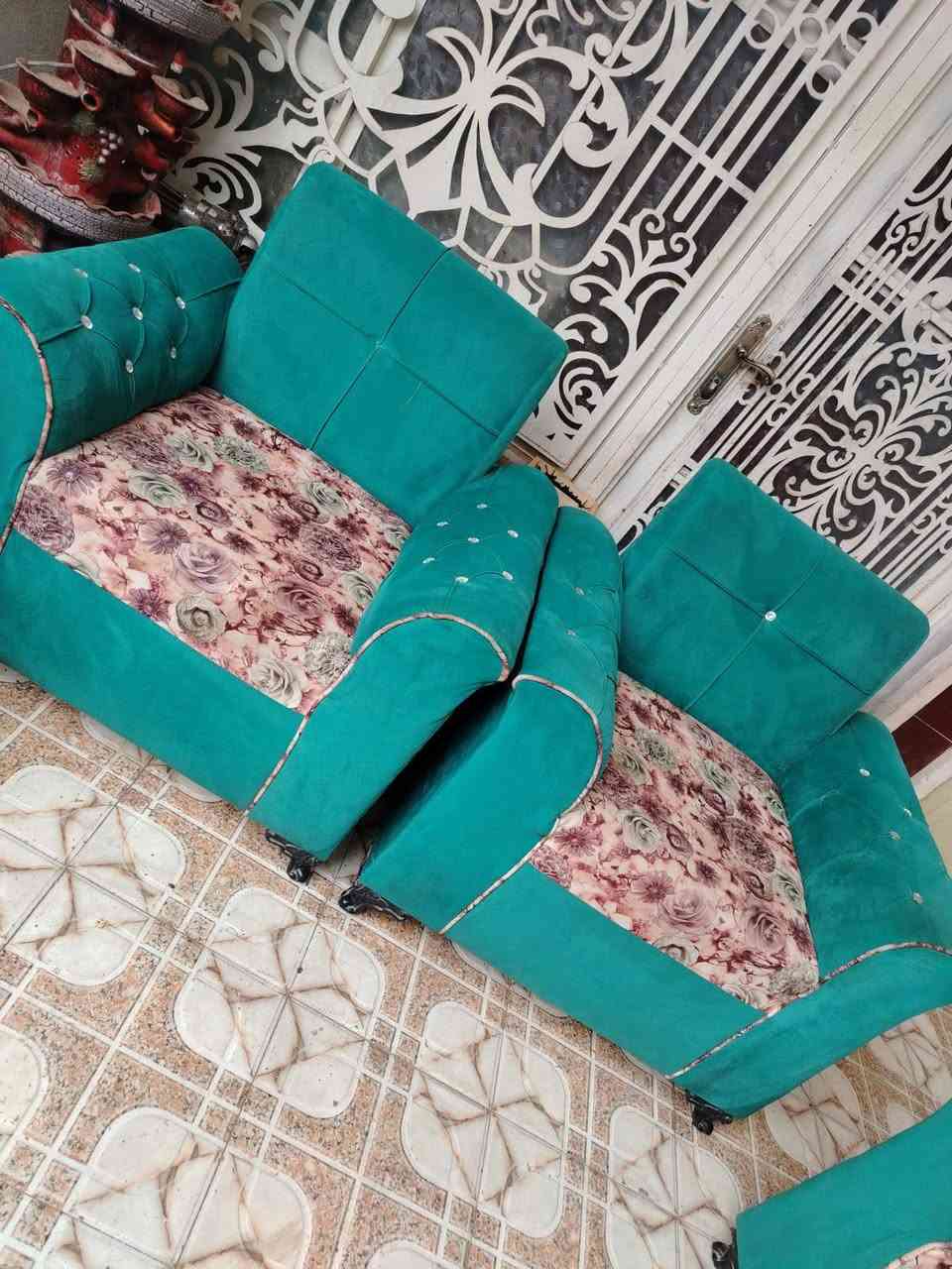 تخم للبيع 7 مقاعد
نظيف جدا اي ظرر مبي

السعر 150 مكلفه بل نشر

الشراي يتصل عل رقم الهاتف

***********
