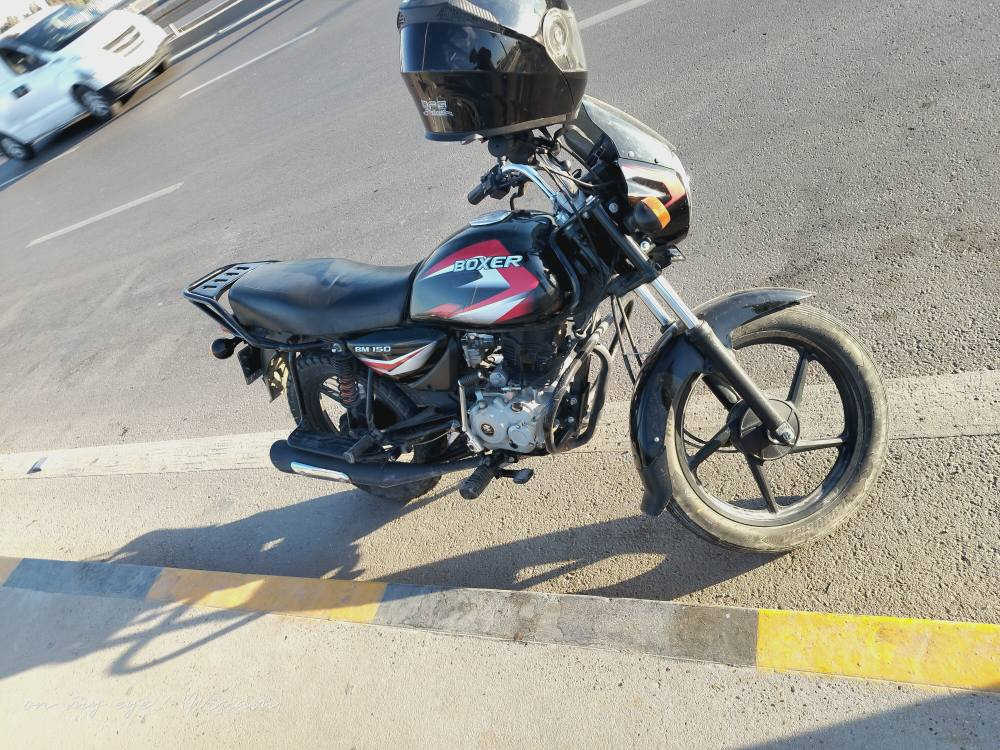 السلام عليكم ورحمة الله
باجاج بوكسر كلاسك 2023 رقم بغداد باسمي ومامشتغلة دليفري الدراجة بلادية  عدى الاشاير الامامية كسرها ابني وجبت اصليات وشديتها 
عنوان بغداد شهداء السيدية دهن امزويل ويورول اديرلهة فقط 
سعرها 2500 رقم الهاتف *********** بغداد, العراق
