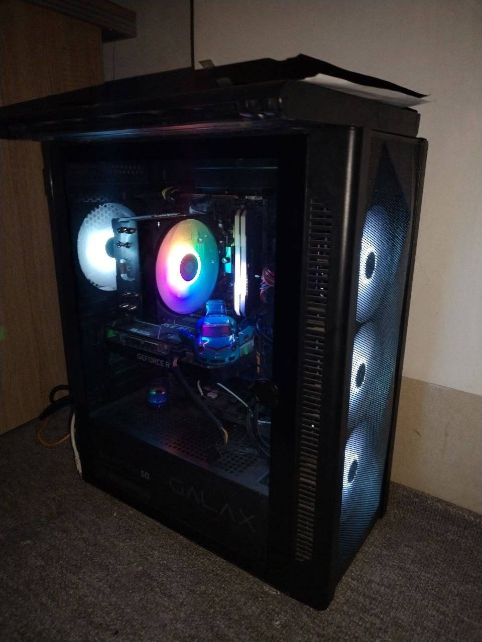 السلام عليكم،
تجميعة (PC) متكونة من :
1- كيس (Case) : Galax :
2- معالج (CPU) : Intel core i5 8600k
3- مبرد معالج (CPU Cooler) : DeepCool : AG400 V5 Black ARGB
4- معجون حراري (thermal paste) : DeepCool : Z10
5- كارت شاشة (GPU) : GALAX : NVIDIA GeForce RTX 3050 8GB
6- رامات (RAM) : Corsair : Vengeance RGB PRO SL DDR4 16GB (2X8)
7- لوحة أُم (Motherboard) : Asus Tuf gaming : Tuf Z370-PLUS GAMING
8- باور سبلاي (PSU) : Thermaltake : Smart RGB 500W
9- التخزين ( Storage) : Kingston : NVMe PCIe SNVS500g M.2 2280 500GB~
ملاحضات :
1- مدة الأستخدام غير محددة لأن التجميعة مو جاهزة بل مطورة.
2- التجميعة نظيفة وبعض قطعها مُبدلة حديثاً.
3- جميع قطع التجميعة سليمة من الأعطال حسب علمي.
4- لك الأحقية بالفحص قبل الأقتناء، ولكن بعد البيع انا غير مسؤول عن اي مشاكل وما استرجع ولا اعوض.
5- التجميعة فقط كيس وكيبل طاقة بدون قطع واكسسوارات واضافات إضافية.
6- التجميعة يجي وياهة نسخة مُفعلة من ويندوز (11 Pro), وية بعض التطبيقات الأساسية (من ضمنها تطبيقات الـ office المفعلة غالباً).
7- يرجى التركيز في الشروط السابقة، لأن خلاف ما مذكور انا غير مسؤول عنه قانونيا أو شرعياً.
والسعر 599 ألف دينار عراقي فقط وقابل للتفاوض.
الموقع : كربلاء المقدسة.
يمكنكم التواصل عبر هذا الحساب أو عن طريق التليجرام : @t09dl .


**إذا كنت صاحب هذا الإعلان وتريد حذفه لأي سبب، رجاءا أرسل رسالة إلى الدعم الفني**