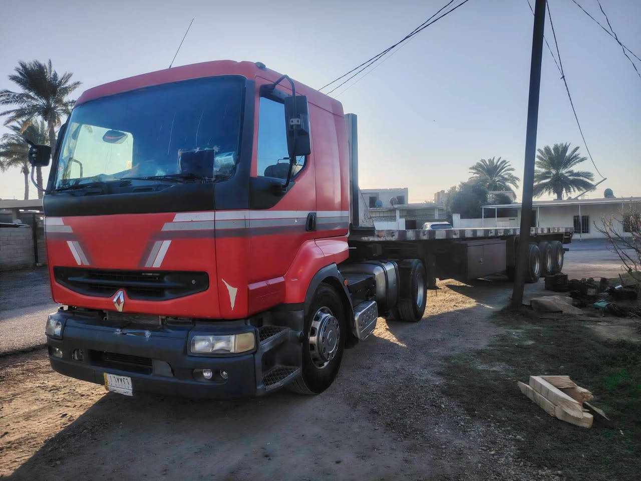 السلام عليكم رينو للبيع ١٩٩٨ حجم ٣٨٥ مواصفات حكومية بم ونوزل بلادي كير فلر ٤×٤اكسل برينة تخم تاير مع عربة اوربيه محددة طول ١٣و٦٠ المكان بغداد ابي غريب ***********
