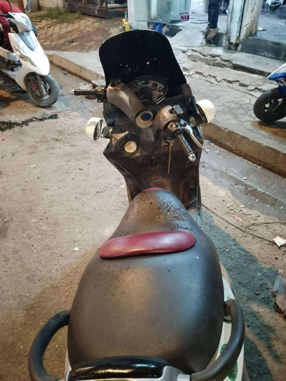 للبيع دراجه كايمكو محرك ربع مسجله رقم عربي شرط اتحويل السعر 9 اوراق وبيه مجال العنوان الرمادي الاسكان القديمه رقم الهاتف ***********
