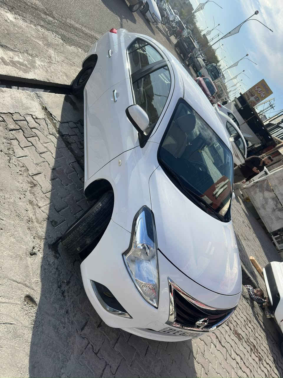 صني لاكشميباي ٢٠٢٠ ماشية ١٣٥ الف حادثها خلفي وبجم كبس صندوك مبدل وبيها وسياره نظيفه وكاعده شاشة وكاميرات امامية وخلفية تبريد ثلج بدون مشكلة وبيها بارد شويه يم جاملغ السايق 
***********
