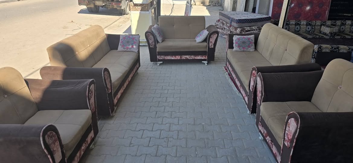 تخم ١٠ مقاعد مستعمل سعر ٢٠٠
نجف حي الرحمه شارع٢٠ مجمع العائله او مجمع ابو محمد ***********وات فقط 
والي عنده مستعمل نشتري
