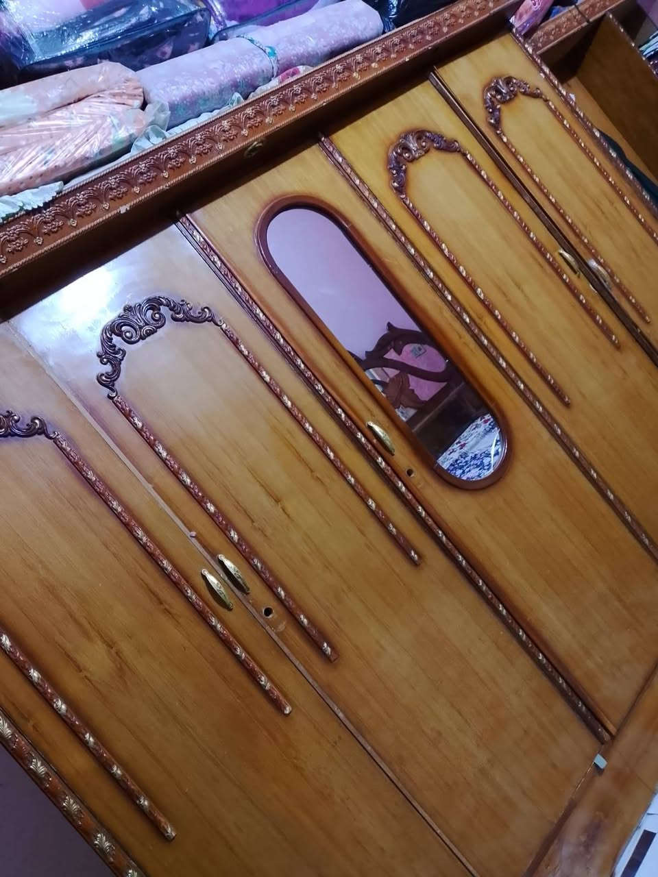 السلام عليكم غرفه عراقيه البيع السعر بـ 500 وبيها مجال العنوان _البصره _القرنه 
رقم الهاتف  ***********
