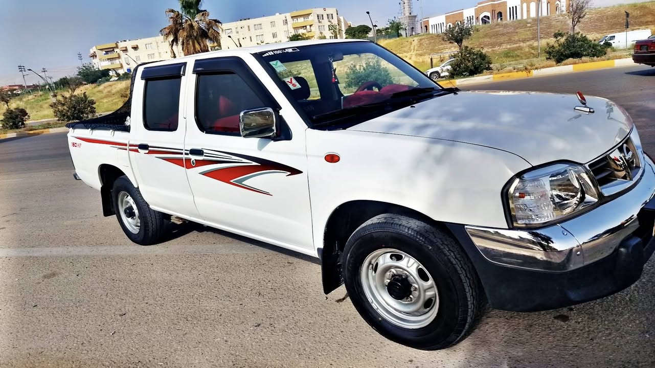 نیسان پیکاب 2009 دەبڵ گێچ ناو سور
سێ پارچەی پێشی ڕەشە لەسەر ساغی بیناوگرتن بێ دەعم
سەنەوی بەناوی خۆمەوەیە 
تا 2030تازەیە سەیارەکە کەمێ ساردی هەیە 
سەیارەیەکی بێ تەقەوڕەقەیە 
چوارتایەی تازەی لەسەرە
شوێن سلێمانی
115گڵاو مەجالیشی تیایە 
***********
***********
