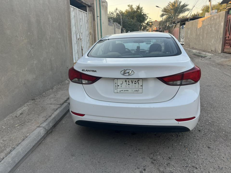 السلام عليكم  
هونداي النترا 2015 خليجي محرك 1800 المرغوب رقم بصرة
السيارة بيها بس البنيد مبدل وبارد بخشم الجاملغ والباقي كفالة
السعر 125 ورقة  مكاني البصرة حي الخضراء ***********
