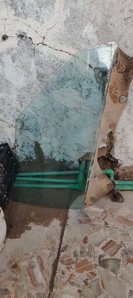 غراض سياره مارك دعاميه و 4بيبان بيهن جام يصعد وينزل والماطورات شغالات ويداته شغالات تلاثه مضروبات اساس وواحد ابيض مكاني نجف ***********
