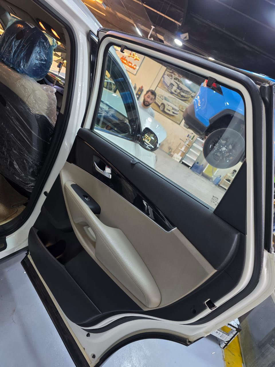 سلام عليكم للبيع كيا سورنتو 2020 وارد خليجي فول عدا البنوراما ٦ سلندر ٧ راكب وباقي المواصفات معروفه مكفوله كفاله عامه ماعدا تكحيلات جدا بسيطه السياره كلها كفاله من كل النواحي مكينه كير حدادايه كلها مكفول سياره حيل جديده بعده محافظين عليها سعره 245 وبيها مجال للشراي رقم نكليزي تحويل ممباشر  اشراي يتصل فقط مكلف بانشر  مكان سياره ديالي بعفويه سياره ماشيه 62الف وقابل لزياده

‭***********
