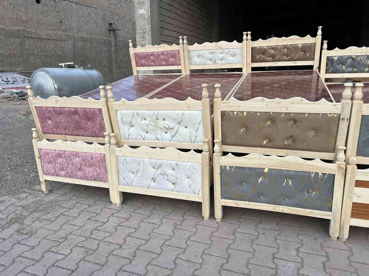 معرض صلاح آلدين للأثاث المنزلي للجمله والمفرد 
وصول وجبه جديده 
سرير خشب عراقي احطاطه خشب بلوك درجه اولى 
متوفر قماش وعادي وخشب cnc نقش 
متوفر جميع الالوان وبسعر جمله 
***********
العنوان تكريت الزهور مقابل كلية تربيه البنآت مجاور تانكي المآء قرب غصن الزيتون
