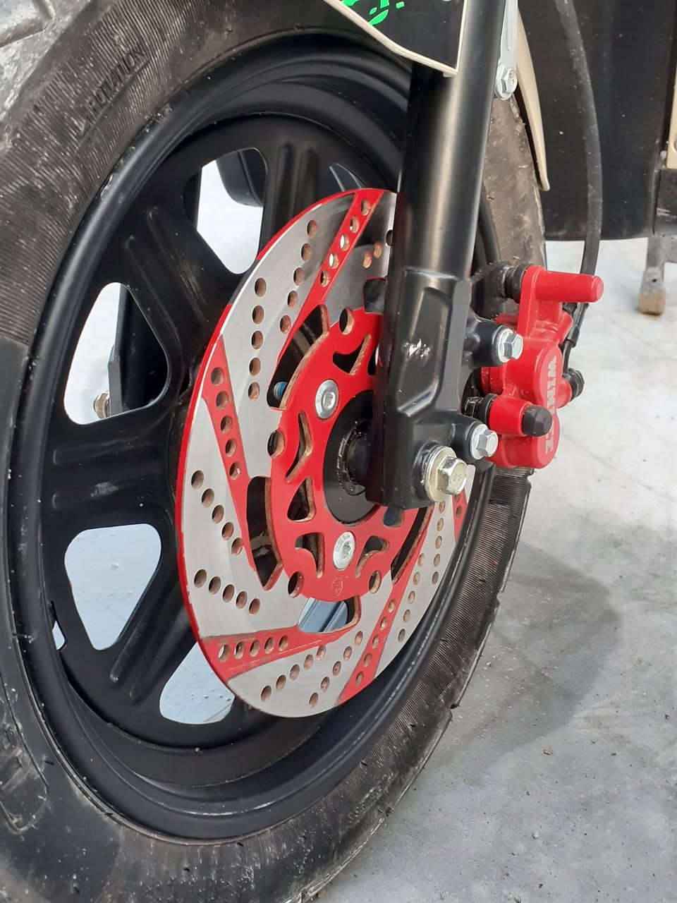 سلام عليكم دراجه R11للبيع او مراوس ب ماكس عدله مواصفات دراجه
1_ نظام بك R 

2_مفتاح عدد 2

2_ بصمه تشغيل 

3_كارت تشغيل عدد2

4_ عدد سرعات 4

5_عدد بطاريات 5 اصليه  

6_ شحنه وحده تمشيك 35 كيلو متر 

7_بيهه USB شحن 

8_ بيهه بلوتوث صوتهه كلش حلو 

 اشتريت من الوكيل  دراجه نضيفه 

موديل 2025 دراجه كامله مابيهه اي نقص كفات 

بعدهن بل جيس شركه عنوان بصرة ابو الخصيب 

الرقم *********** سعر ٦٥٠ وبيهه مجال مستعجل
