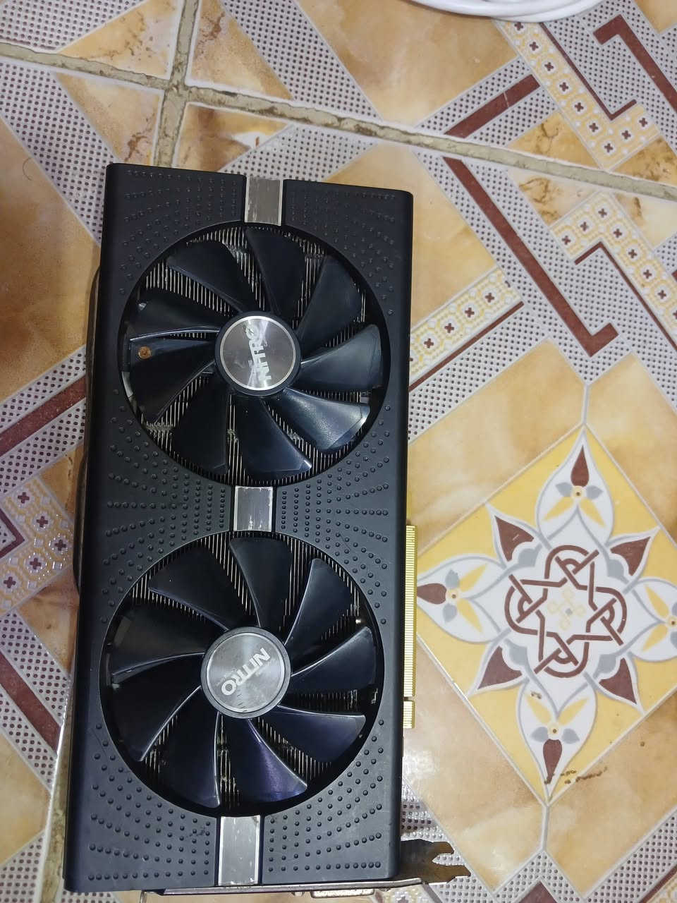 السلام عليكم
اليوم وصلني هاذ كرت وما عندي باسبلاير افحصه 
الي فيده يطيني سعر بي
المواصفات:
المعالج الرسومي: RX 570
الذاكرة: 4GB GDDR5
واجهة الذاكرة: 256-bit
منفذ الطاقة: 8-pin واحد
التبريد: مروحتين + هيت بايب نحاسي
نسخة: Sapphire Nitro


**إذا كنت صاحب هذا الإعلان وتريد حذفه لأي سبب، رجاءا أرسل رسالة إلى الدعم الفني**