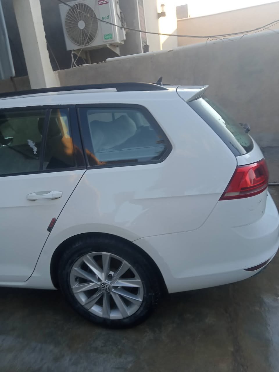 السلام عليكم كولف استيشن موديل 2017رقم اربيل دولي سياره فول مواصفات محرك 1800تيربو دفع رباعي كشنات كهربائيه تدفئه نار تحكم ستيرن جهتين صرفها بل بانزين اقتصاديه ضربتها خفيفه مري حساست يرهم مراوس وبيع سعرها 127وبيها مجال عنوان سامراء رقم *********** اتصل متواجد على الماسنجر السياره بل حقيقه احلى من الصور الله شاهد
