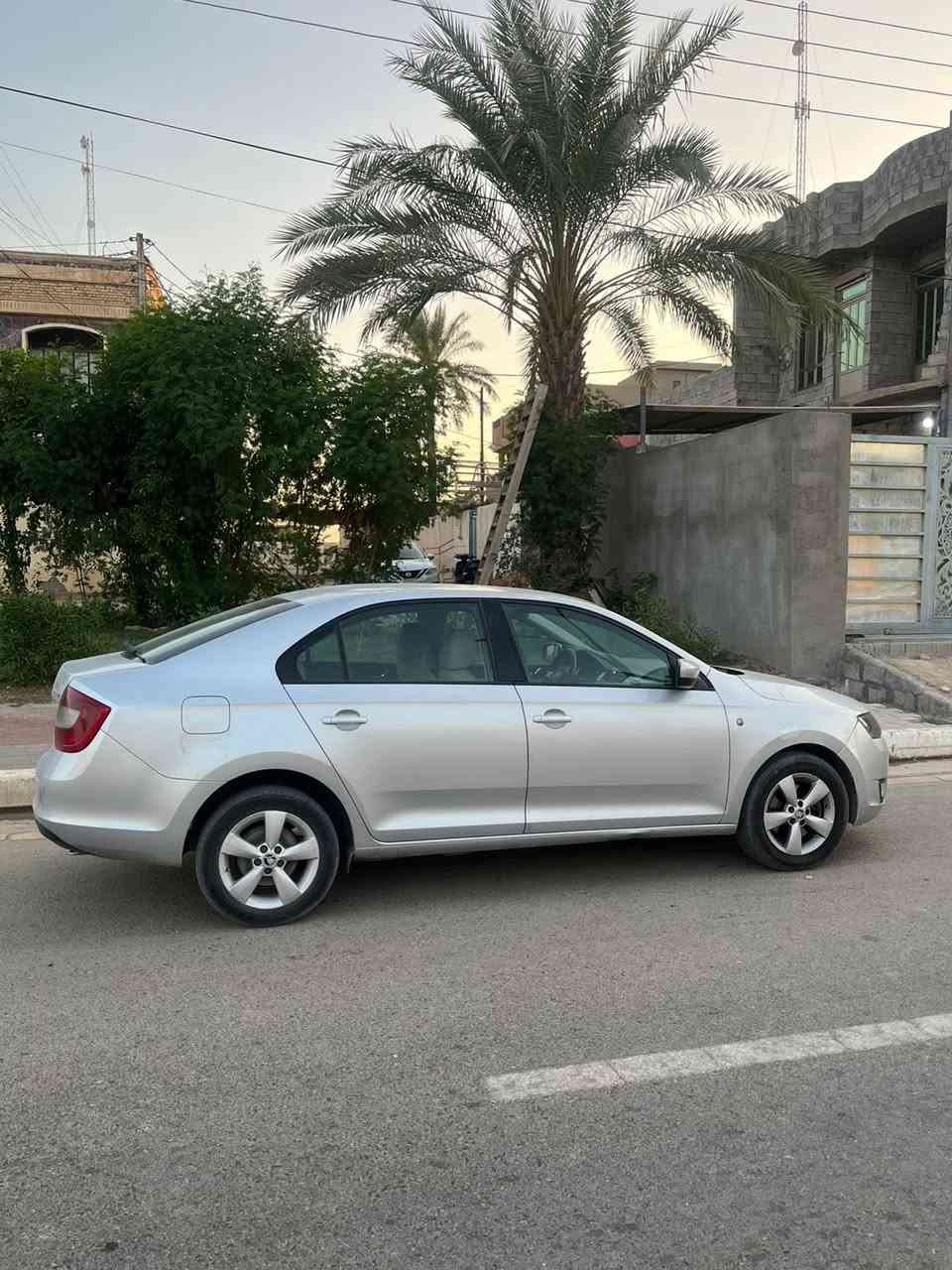 السلام عليكم
سكودا رابيد 2015 

كير مكينه تبريد مكفول 

مكينه 1.6 السيارة بدون صبغ فقط بارد بالجاملغ الامامي واضح بالصورة 

السعر ٧٨ وبيها مجال

مكاني بغداد الغزالية

 للاستفسار ***********
