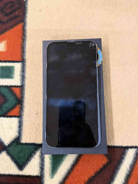 السلام عليكم
ايفون 13 برو ماكس 
ذاكره ٢٥٦
بطاريه 🔋80
الجهاز خير من الله شغال وسلس 
بس بي كسر بسيط بل شاشه
كامل ملحقات 
ويا 10 كفرات 🛍️
السعر ٦٠٠
***********
