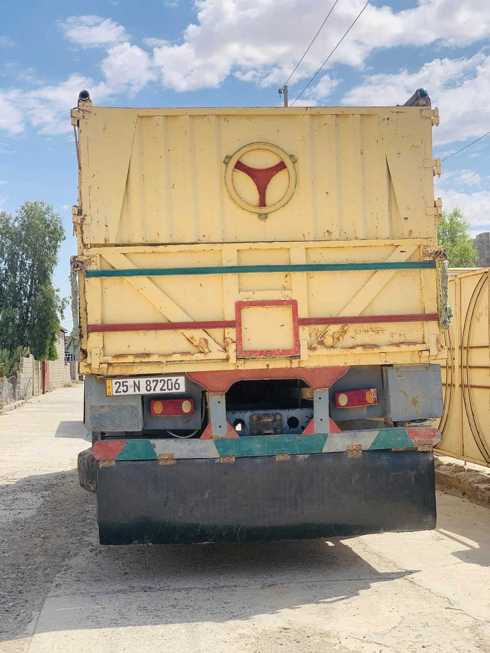 سكانيا ١١٢ موديل ١٩٨٤ محرك  ١٢ ونص لا صرف لا نفخ گير ١٣ مكفول اكسن ١٢ مكفول سبرنك ١٢ قماره بدون خياس بدون معجون شاصي مذيل سنويه مو نافذه بـ اسمنا شرط التحويل للتواصل ***********
