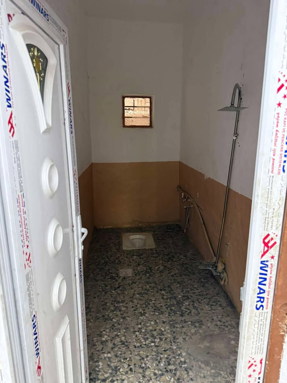 #للرهن
بيت 200 متر طابو صرف
حي ميسان قطاع 22 .. قرب شارع البوريات

يحتوي على
غرفة وصالة واستقبال ومطبخ ومكشوفة
وصحيات داخلية وخارجية وطارمة وحديقة

#سعر_الرهن 40 قفل : لمدة سنة وقابل للتجديد

للاستفسار *********** مكتب القلعة بحي ميسان
