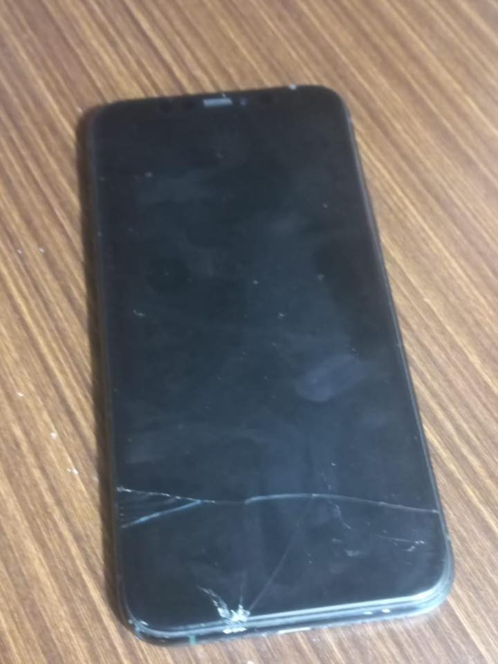 ايفون 11برو للبيع الضهر مكسور و الشاشه مكسور وبيه خطين لاكن ممأثر الجهاز شغال السعر 200 بيه مجال بسيط متوفر فقط واتساب ***********
