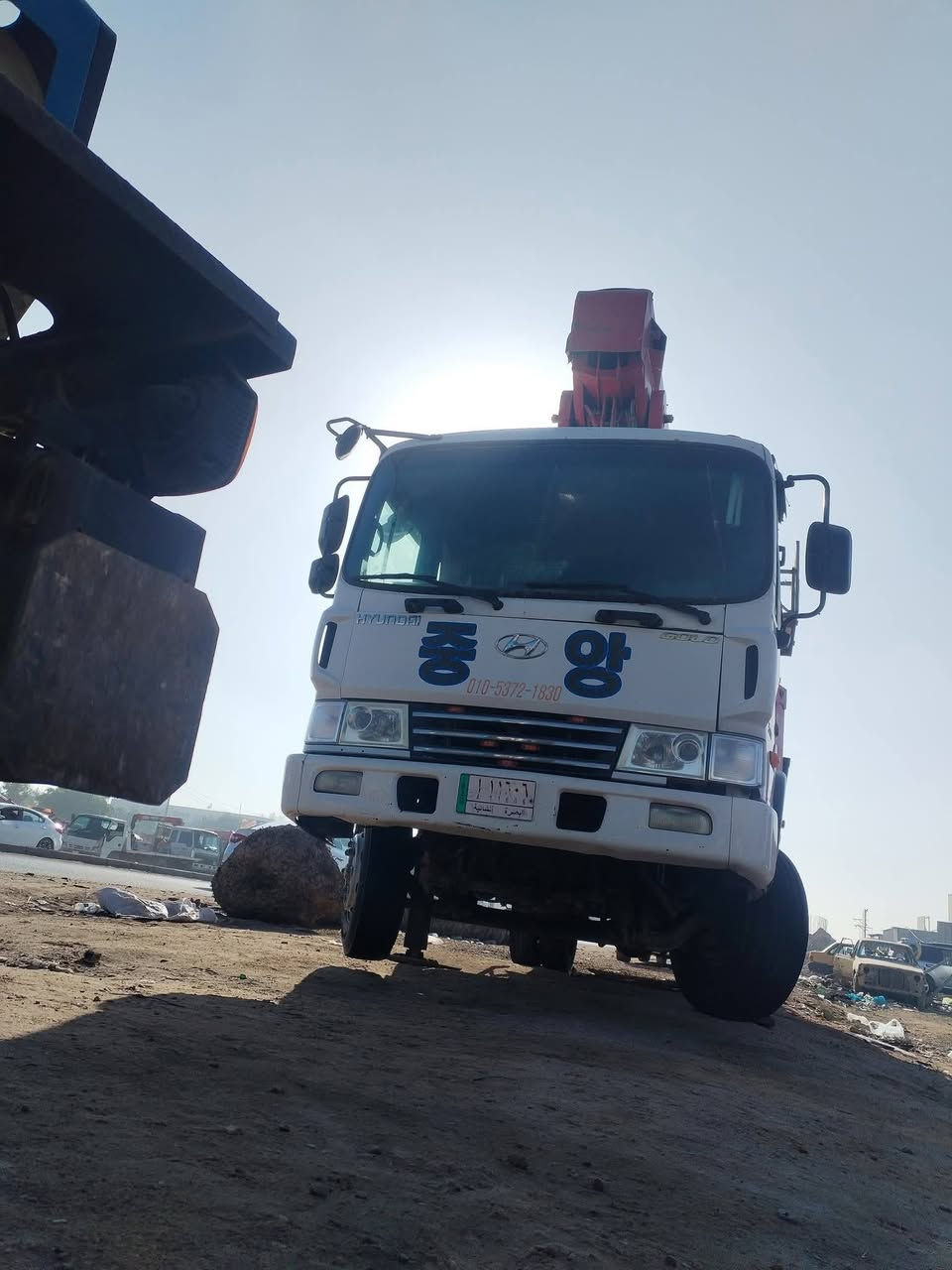 باسكت ٢٠١٣ مكفولة كفالة عامل بدون سيفتي ٣٥ متر مكينة ٦ سوبر جديدة سيارة جاهزة للعمل مكان نجف *********** السعر 5$
